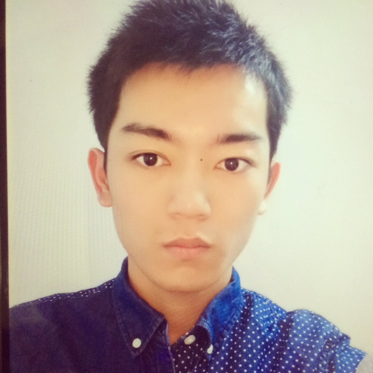 你好，卜生的照片