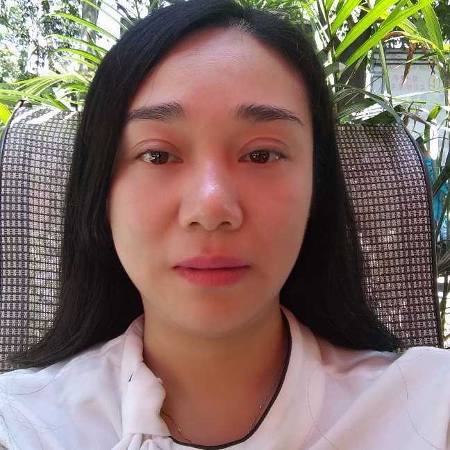 美女稳重的照片