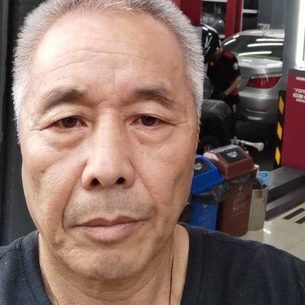 明亮保卫导师的照片