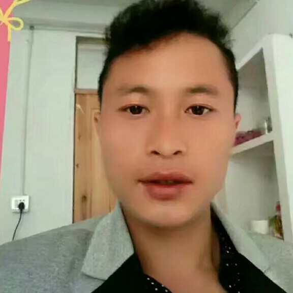 情动英俊的照片