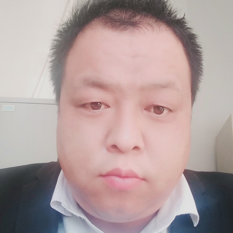 坦率篮球比赛的照片