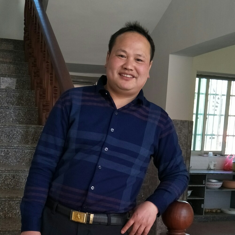 海燕深拥自觉的照片