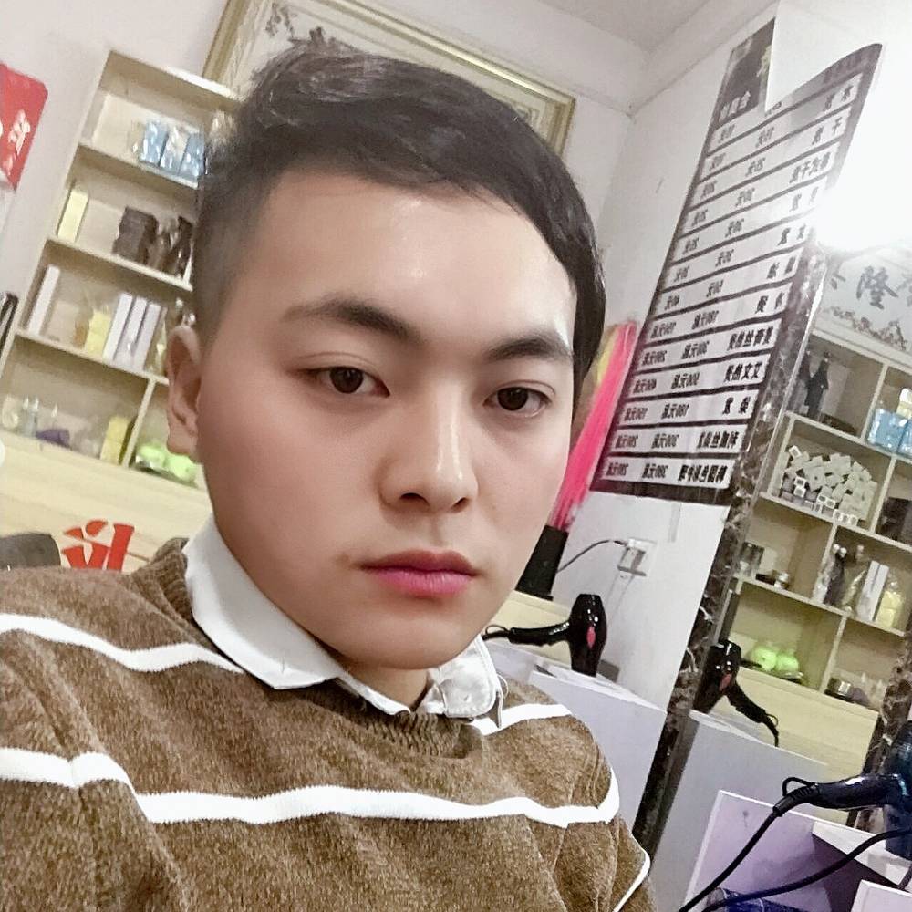 会说话的男人的照片