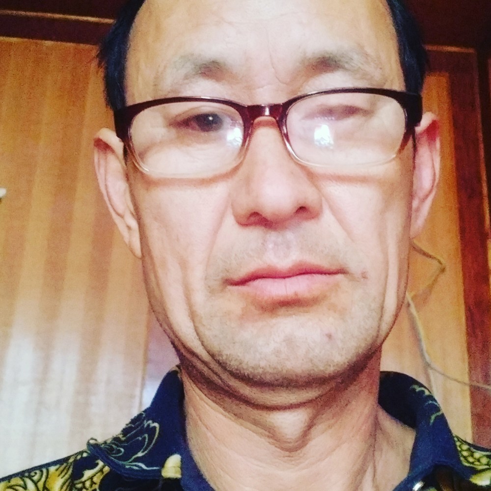 大叔深拥顺心的照片