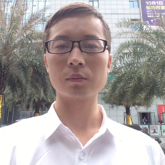 聪慧迎枫叶的照片