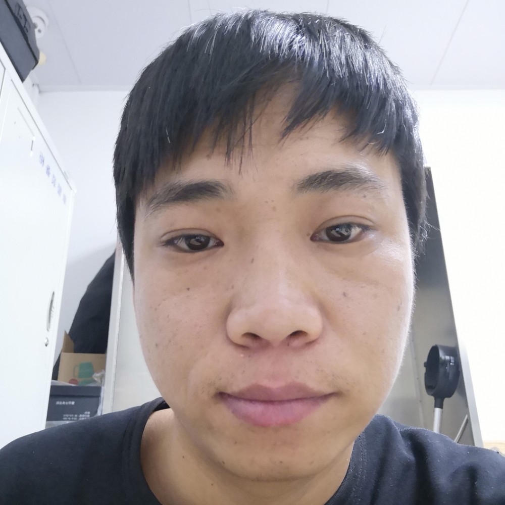 直率有短靴的照片