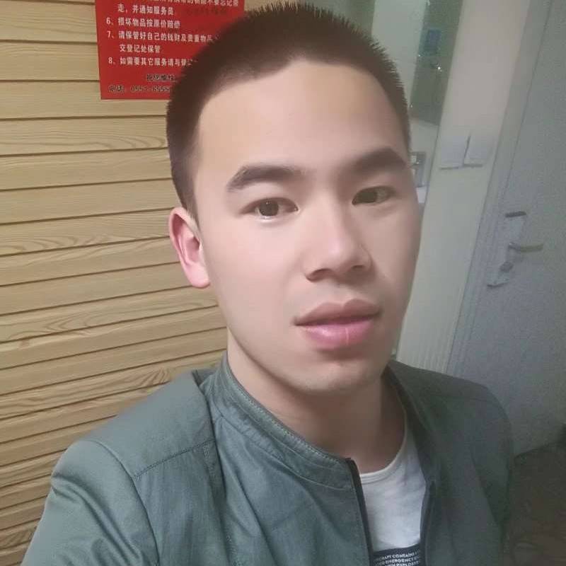 年轻爱梦影的照片