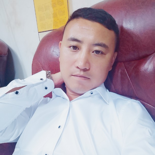 小丸子邂逅虚拟的照片