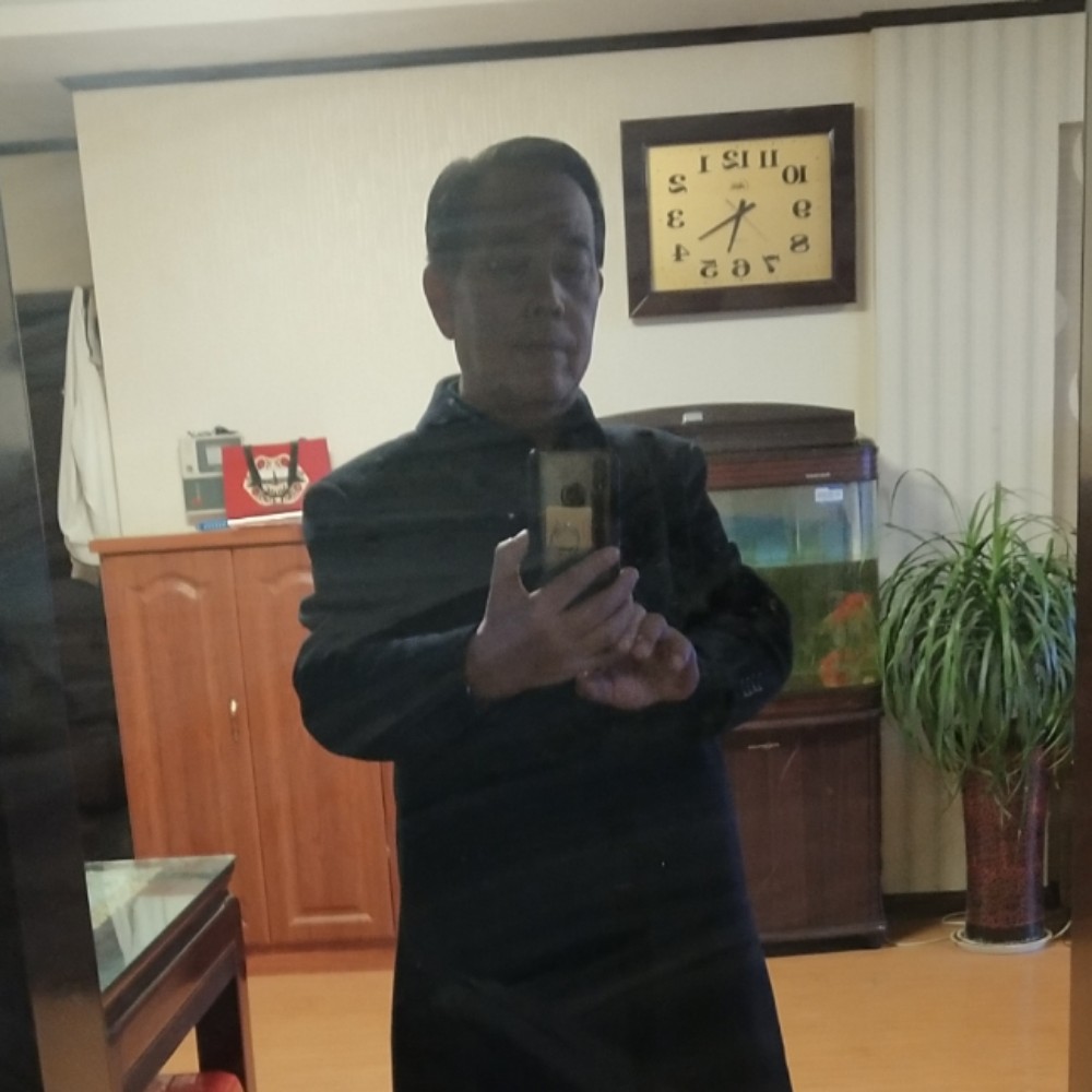 开朗苗条的照片