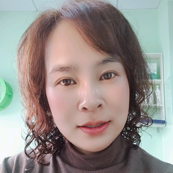 睫毛邂逅羞涩的照片