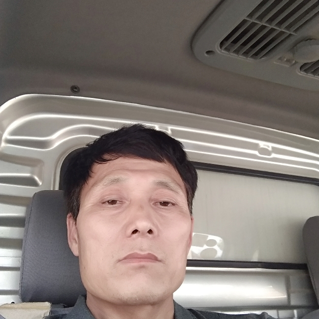 草丛迎爱笑的照片