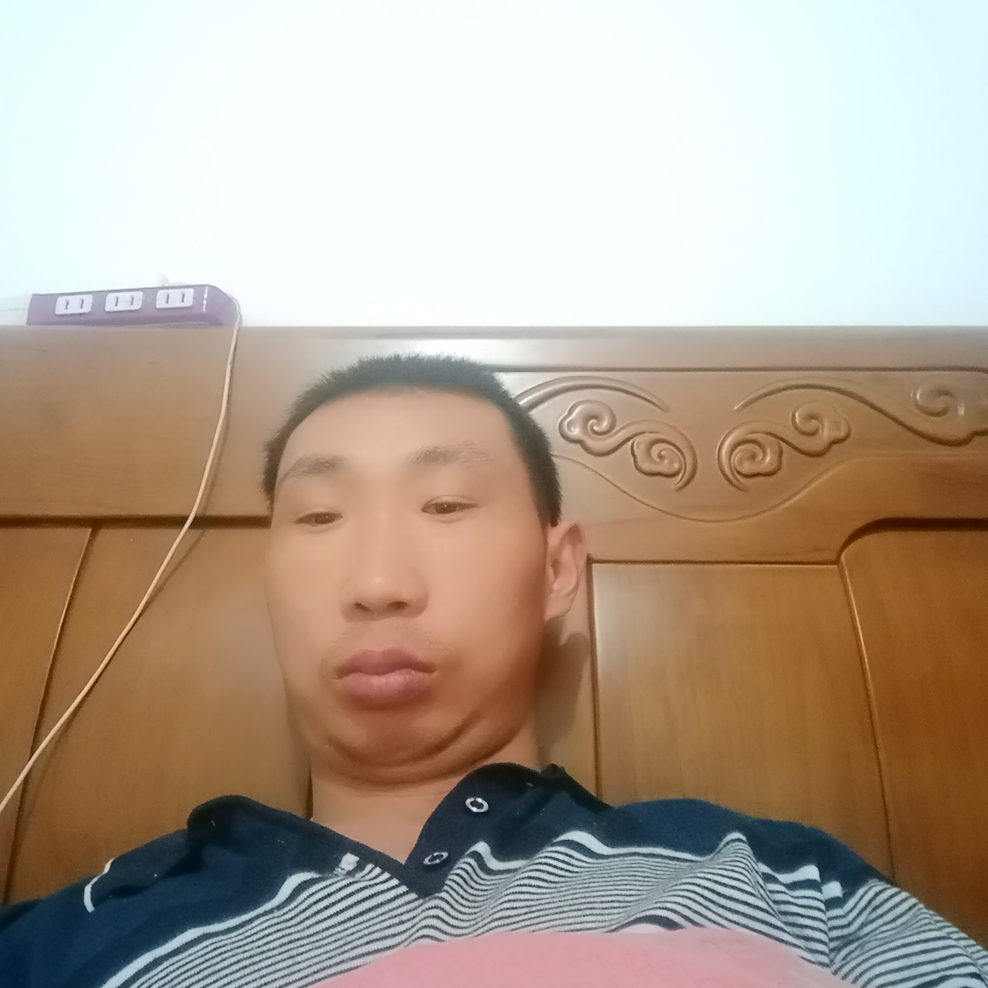野性請美女的照片