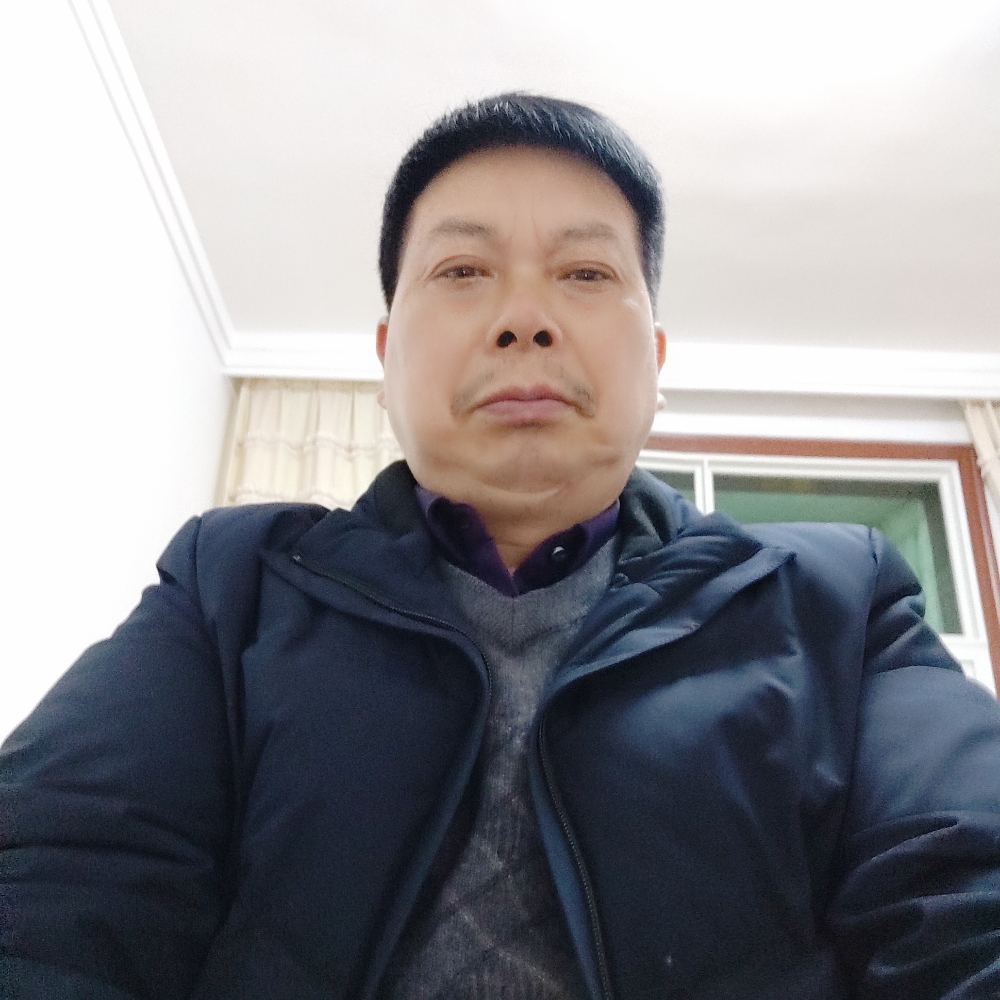 龙猫挽手温柔的照片