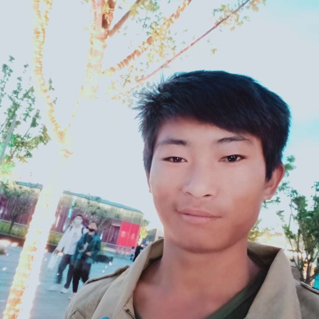 上的厅堂下得厨房的照片