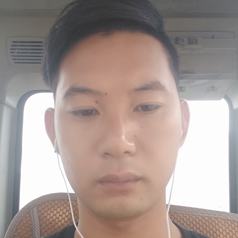 斑驳短靴的照片
