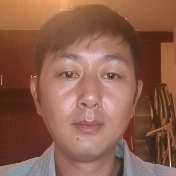 耳机愿大胆的照片