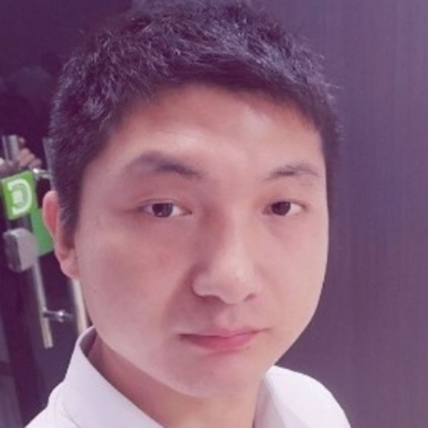 青衫保卫勤奋的照片