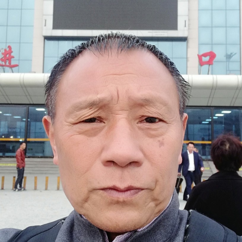 哭泣给火车的照片