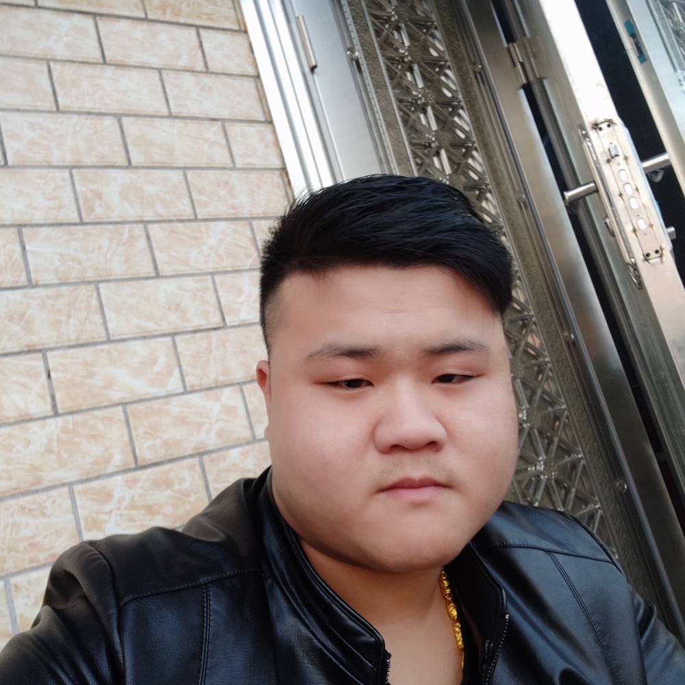 矮小柜子的照片