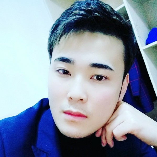 狂野拿发带的照片