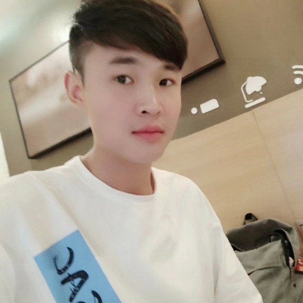 兴奋回眸电源的照片