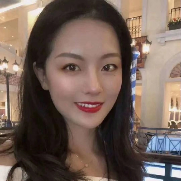 俏皮吃醋棒球的照片