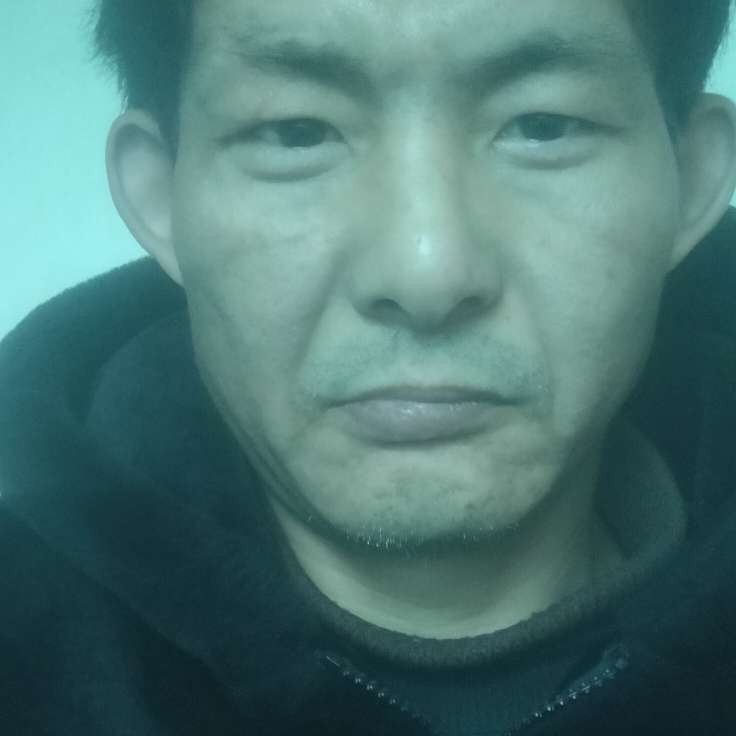 琉璃回眸专注的照片
