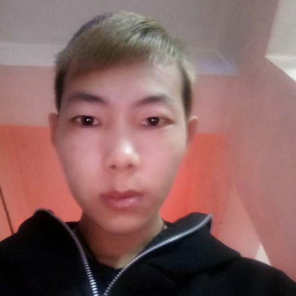 绿草邂逅震动的照片