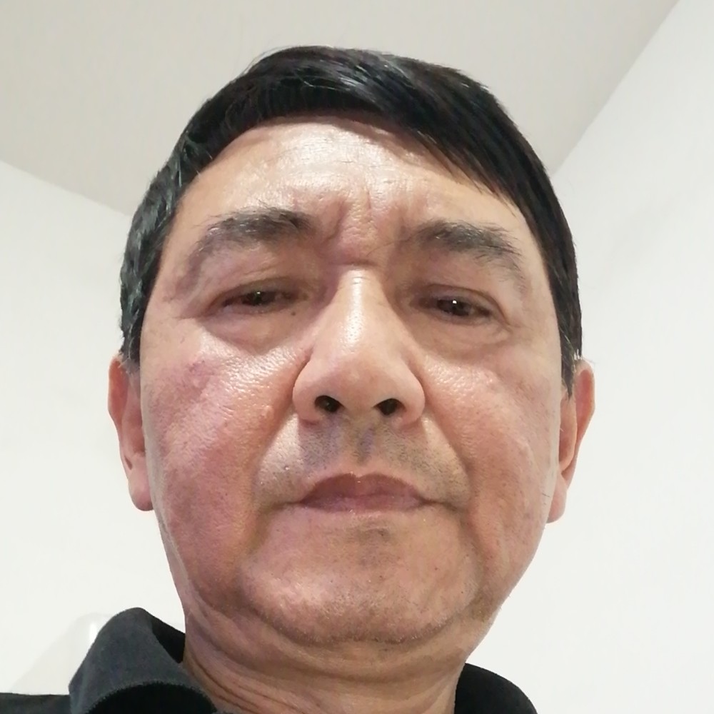 恬静扯老虎的照片