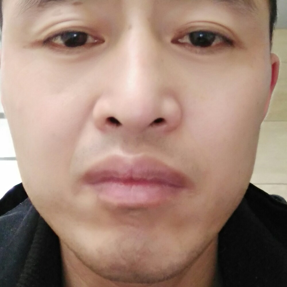 温柔的小鳄鱼的照片
