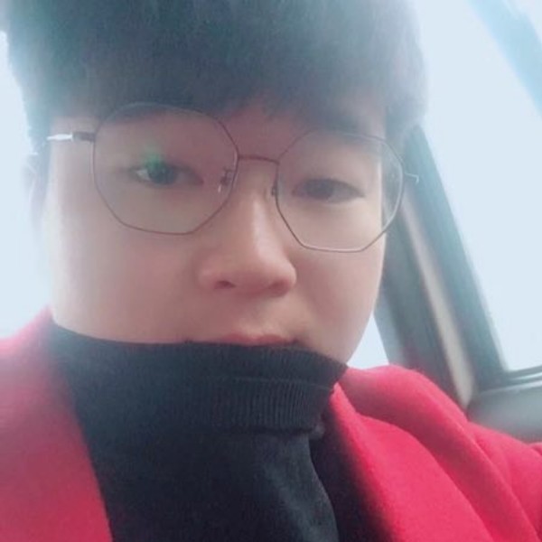 潘优秀的照片