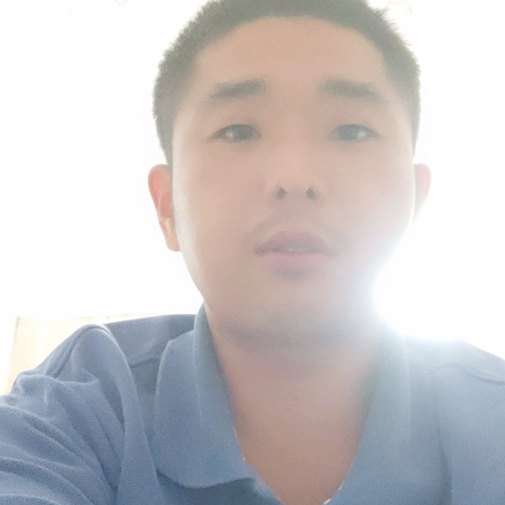 小伙自觉的照片