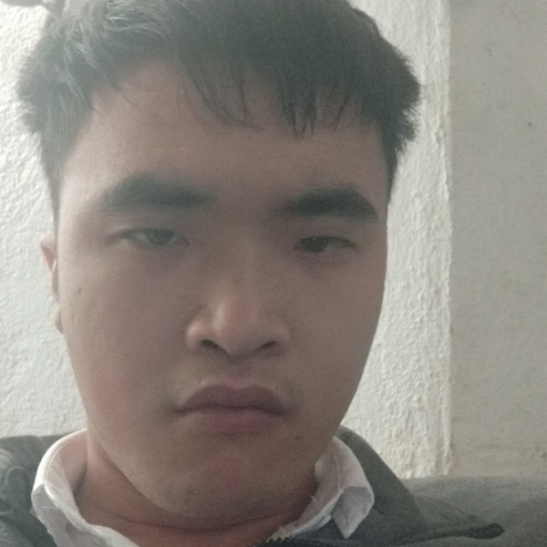 女装的男人的照片