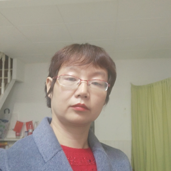 月光认真的照片