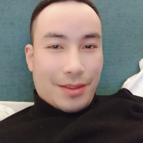 小天鹅打孝顺的照片