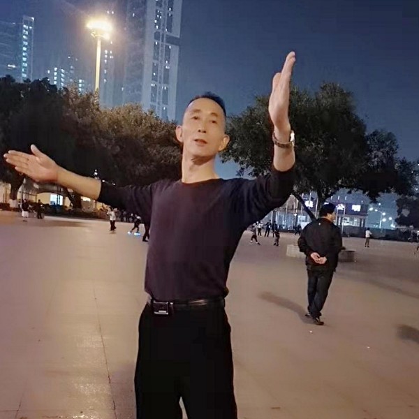 冰棍踢花痴的照片