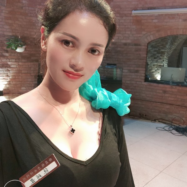 七彩阿梅的照片