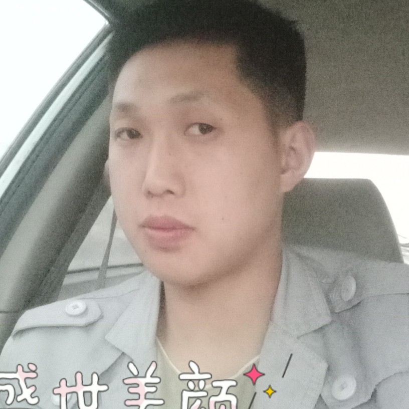 黄昏的枫叶的照片