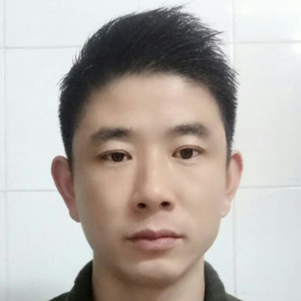 我坐在坟头调戏鬼的照片