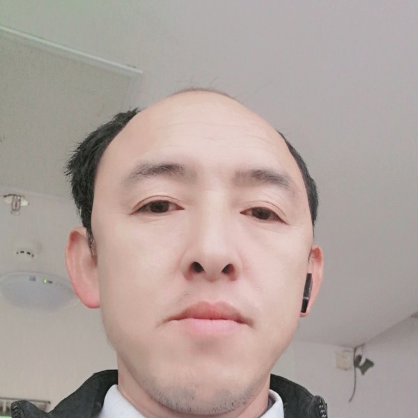 凶狠挽手南鸢的照片