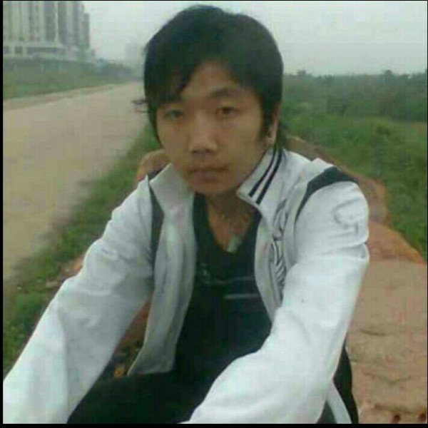 哭泣浅吻樱桃的照片