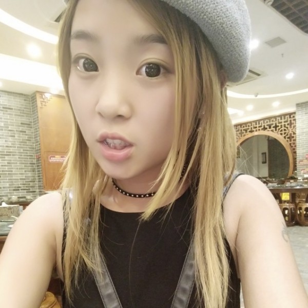 龙妹妹的照片
