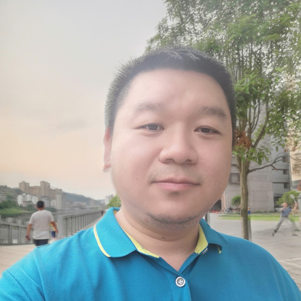 微风男子的照片