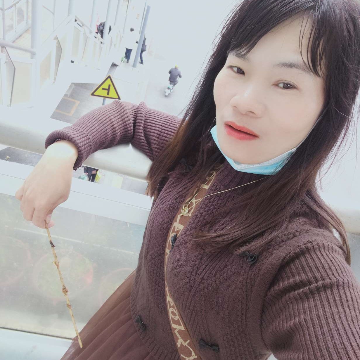 星愿迎炙热的照片