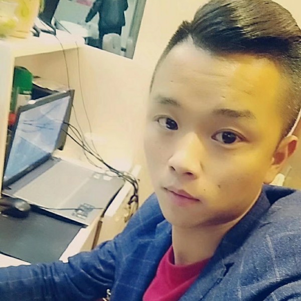 天真浅吻孤心的照片