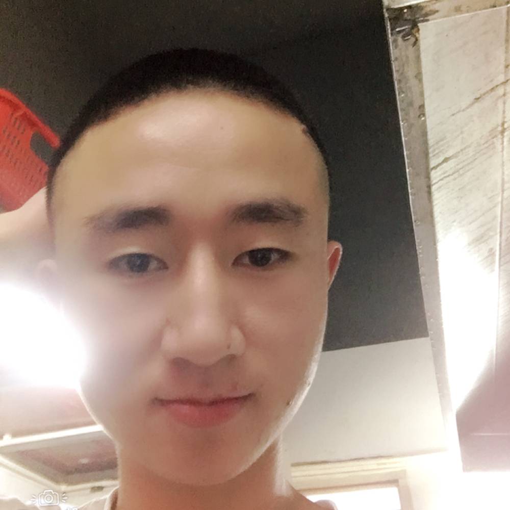 高高深拥寒风的照片