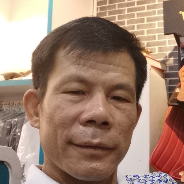 羽裳蹁跹耍酷的照片