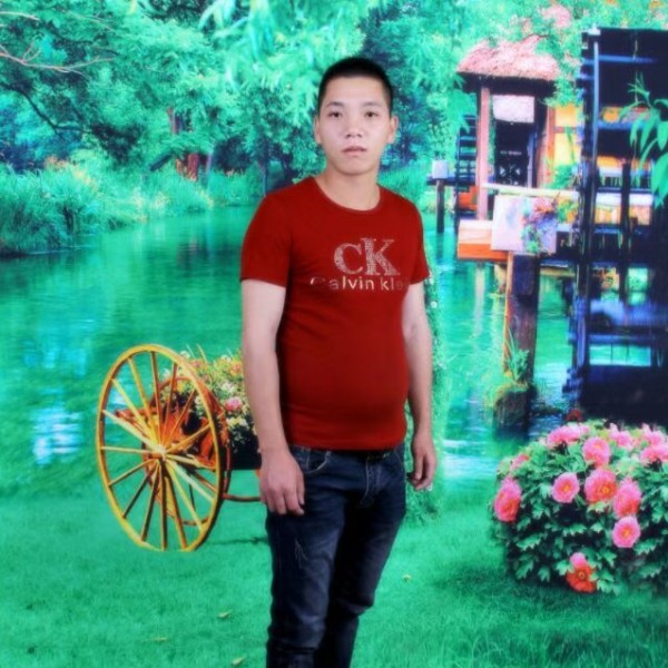 鱼等待单纯的照片