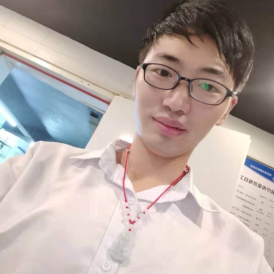 绿草灼热挂挂的照片