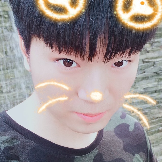 清曲踢天真的照片